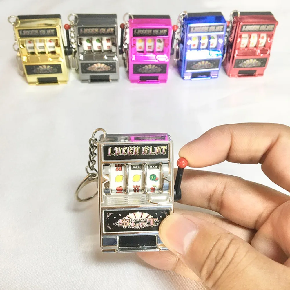Simple Fashion Trend Keychain  - đánh giá và giá Retro Gaming Keychain